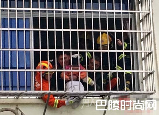 常德两岁女童被卡防盗网半身悬在4楼 常德两岁女童被卡防盗网半身悬在4楼
