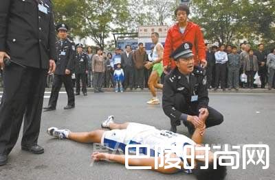 马拉松替跑者猝死 