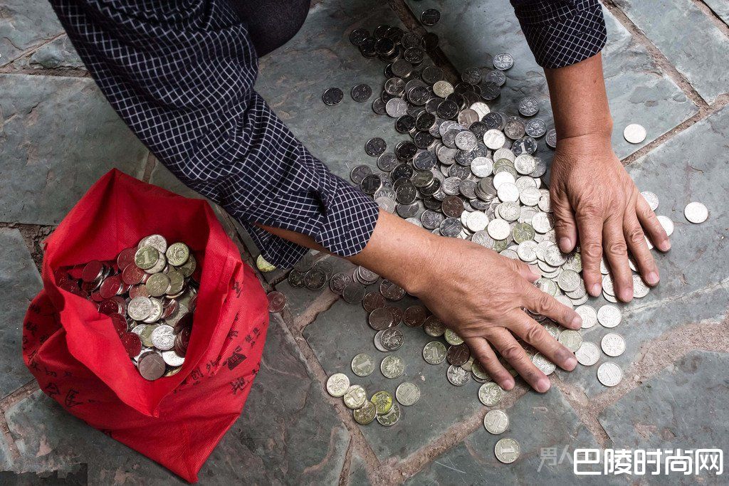 工资发3000多元硬币