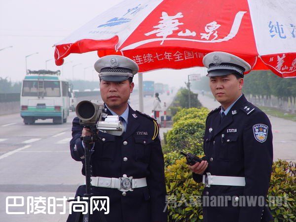 交警用山寨测速仪执法