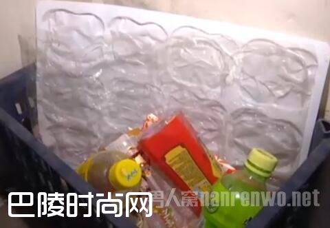 母子俩吃的食品