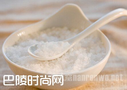 女子给室友下泻药