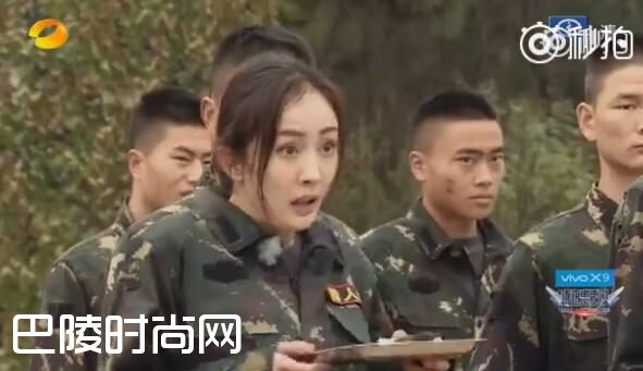 真正男子汉2刘队活鸡咬脖子吓懵新兵[视频] 网友惊呼贝尔附体