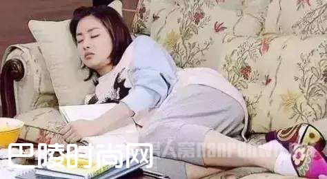 女子被嫌睡相丑 女子被嫌睡相丑