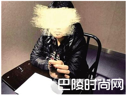 接到报警后,民警对报案人张某进行询问 接到报警后,民警对报案人张某进行询问