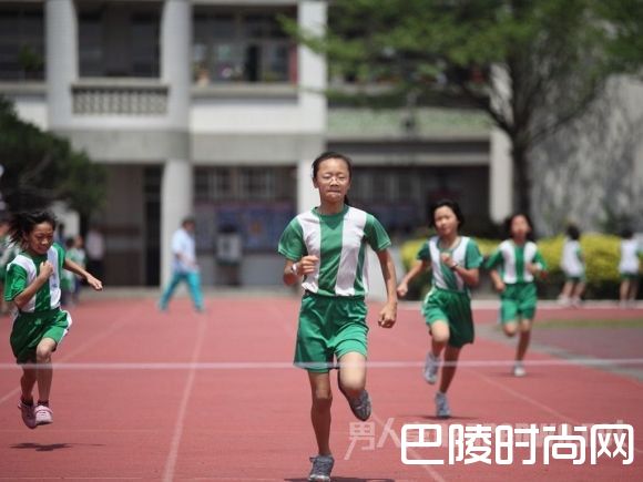 学生跑步运动