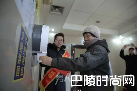 考虑设置专人看管厕纸