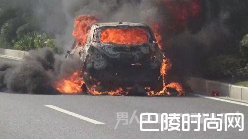 小车加满油起火