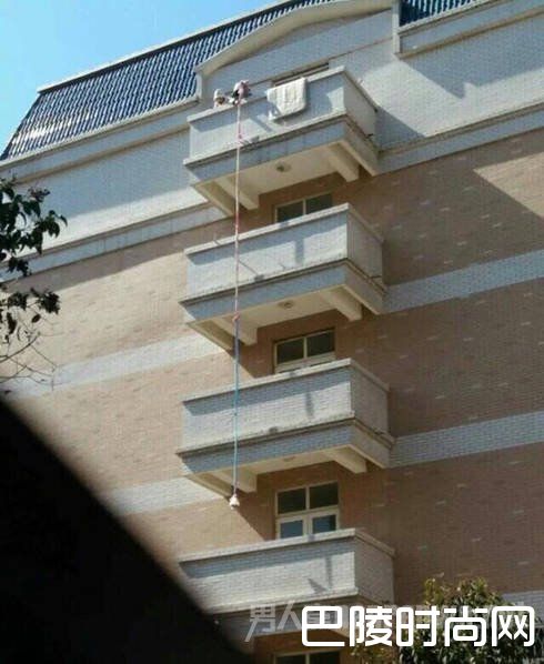 女大学生从六楼吊外卖