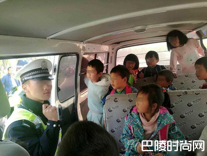 接送学生的车辆内