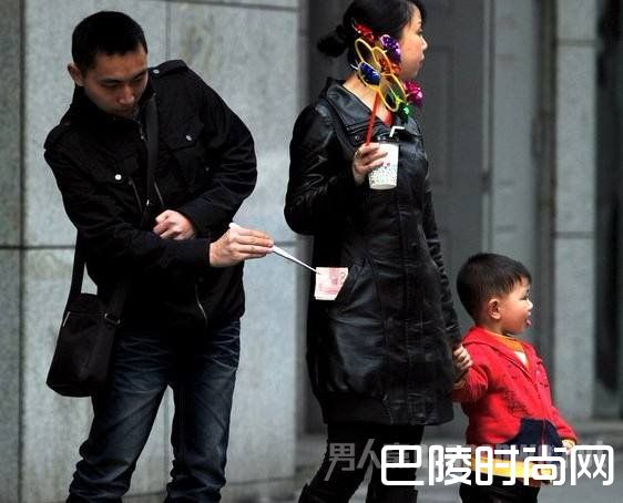 小偷街头偷东西