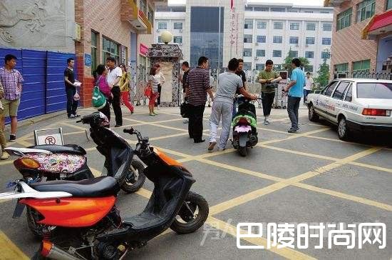 查处无照摩托车