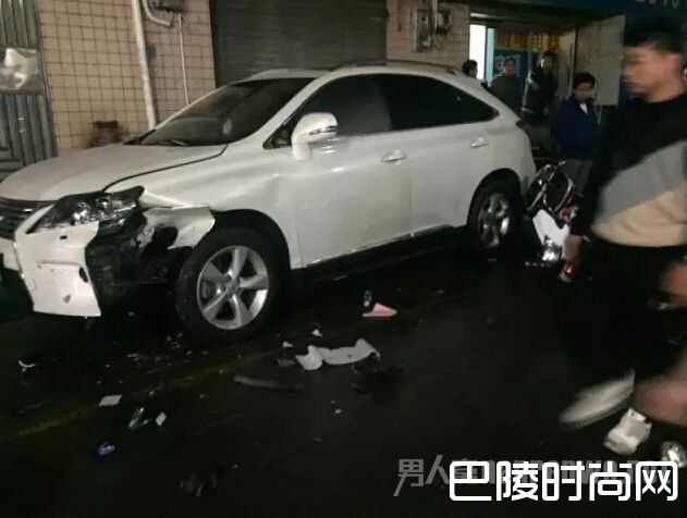 自家停放的小汽车