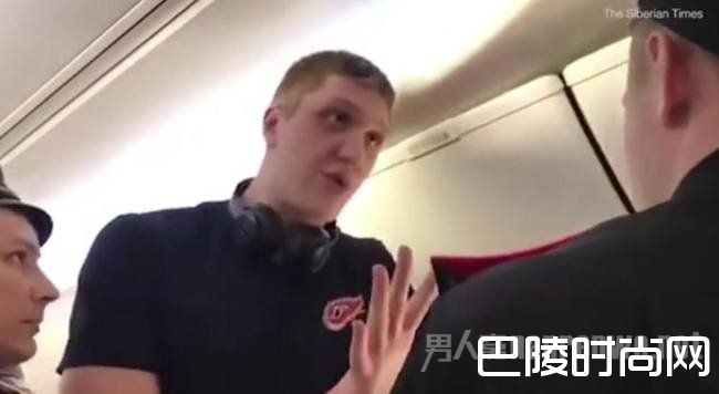 男子与警员理论