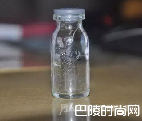 老太眼中取出的活虫