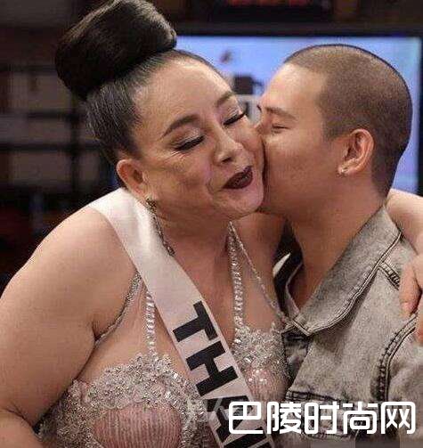 女富豪与新男伴