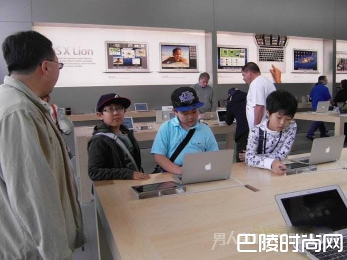 孩子体验苹果产品 孩子体验苹果产品