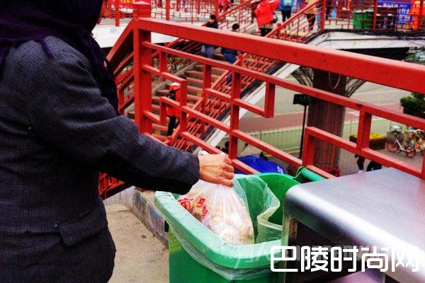 将麻花丢尽垃圾桶 将麻花丢尽垃圾桶