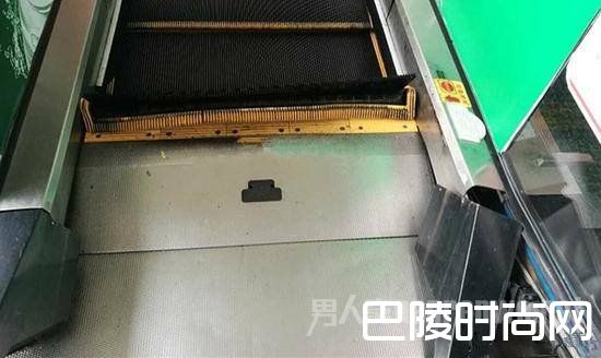 超市扶梯停了整整一天