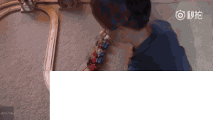 外国一个爸爸为难孩子