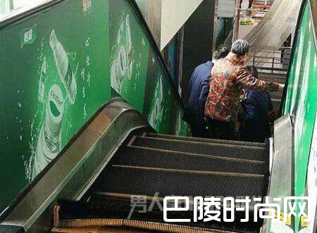 超市扶梯炸裂吓坏顾客