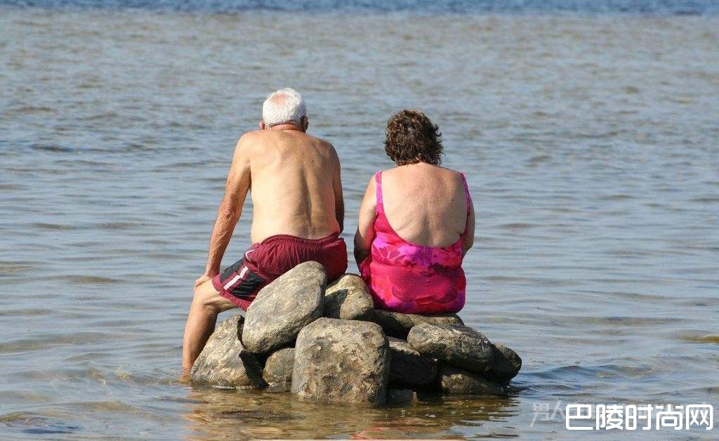 老年人游泳 老年人游泳