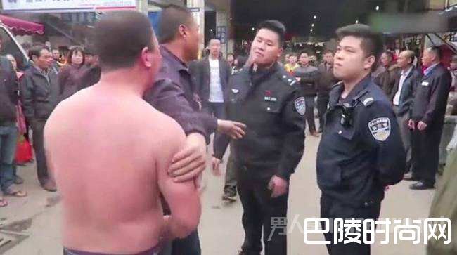 与警察起冲突 与警察起冲突