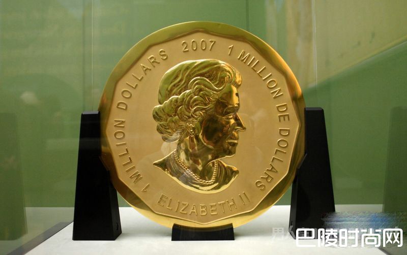 正面印有英国女王伊丽莎白二世头像