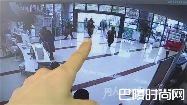 清洁工拿走胎盘