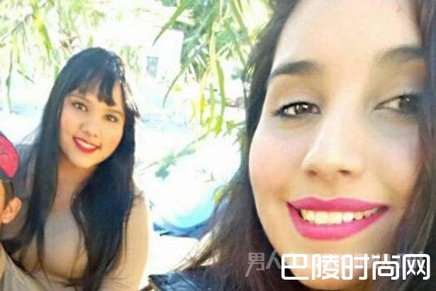 两名十几岁的少女自拍死