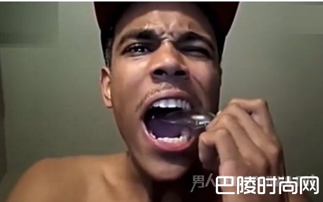 灯泡藏体内11年