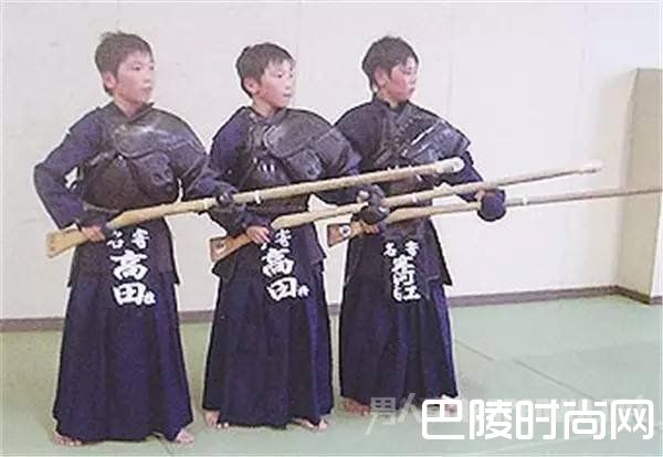 学习“拼刺刀”的日本少年 学习“拼刺刀”的日本少年
