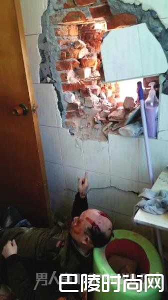 厕所被砸