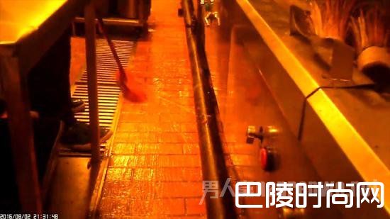 扫把既扫地又刷锅