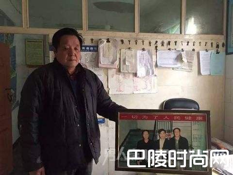 他和一名全国最美乡村医生的合影