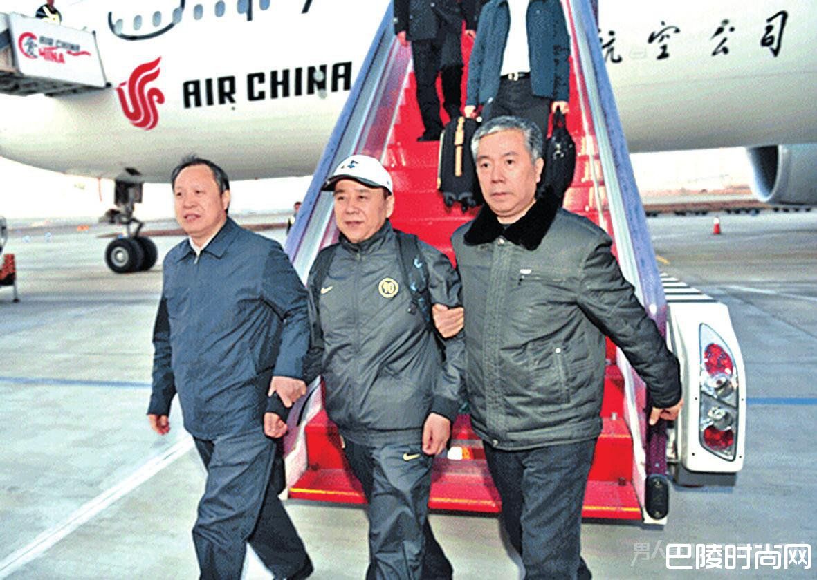 王国强投案自首