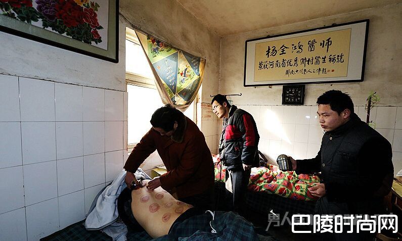 杨全鸿给病人治疗 杨全鸿给病人治疗