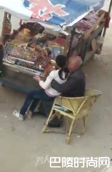 女孩被占便宜 女孩被占便宜