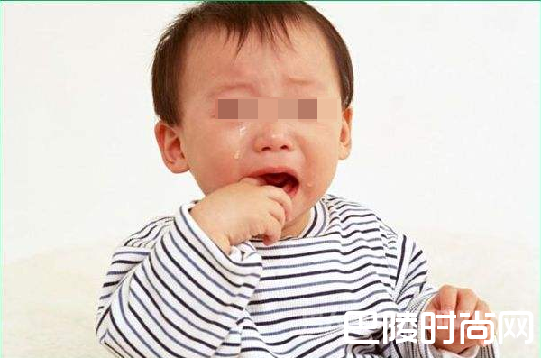 孩子哭闹不止