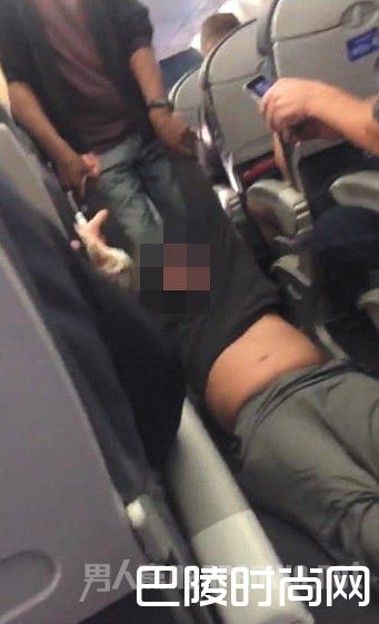 亚裔男子被强行拖拽