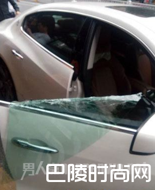 小车车窗玻璃挂彩