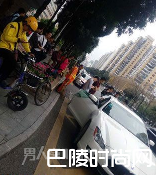 外卖哥骑车撞上玛莎拉蒂