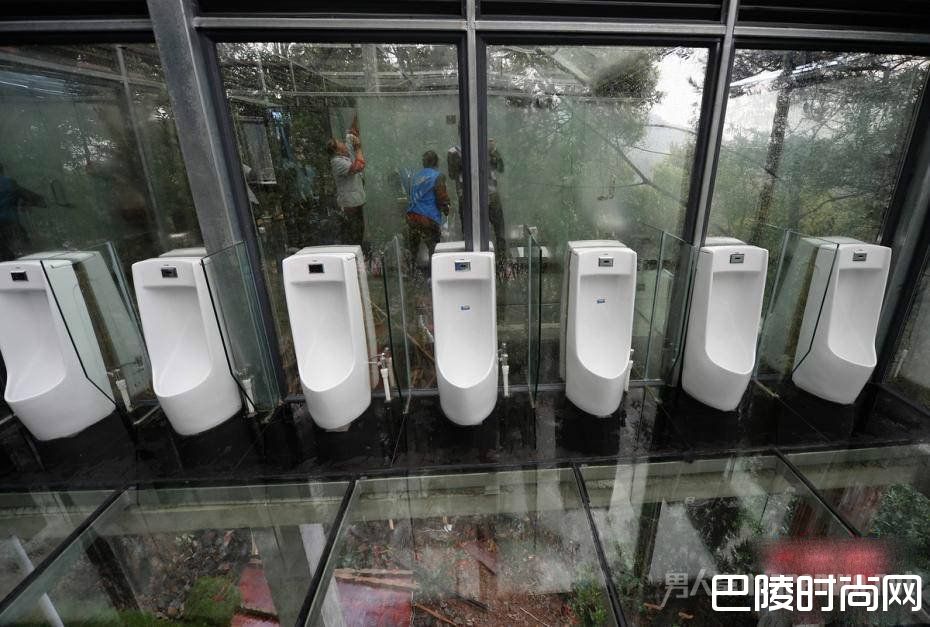 透明厕所