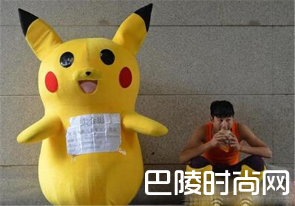 街头cosplay皮卡丘