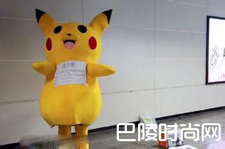 街头cosplay皮卡丘