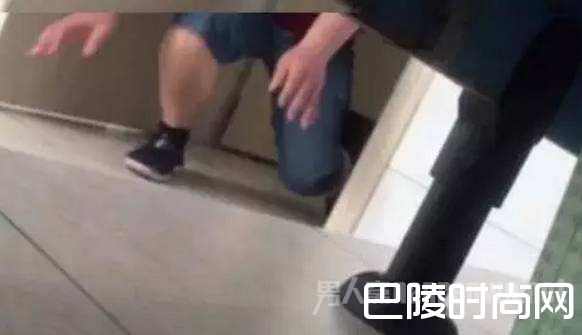 男子偷窥 男子偷窥