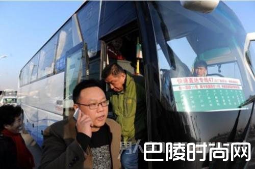 乘客乘坐北京快速直达专线47路