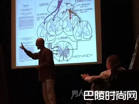 卡纳维罗医生(左)和瓦列里(右)宣布了这个重要计划 卡纳维罗医生(左)和瓦列里(右)宣布了这个重要计划