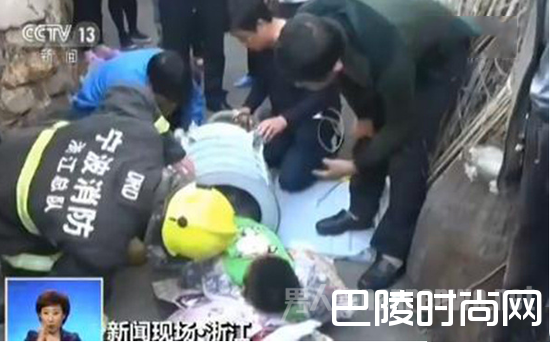 男孩被救出 男孩被救出