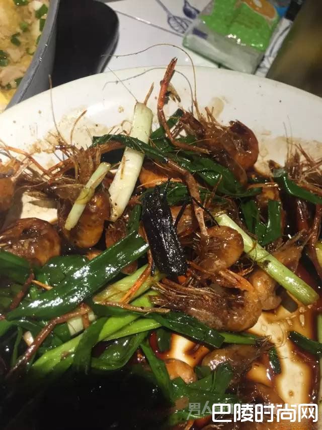 葱爆河虾中的大蟑螂